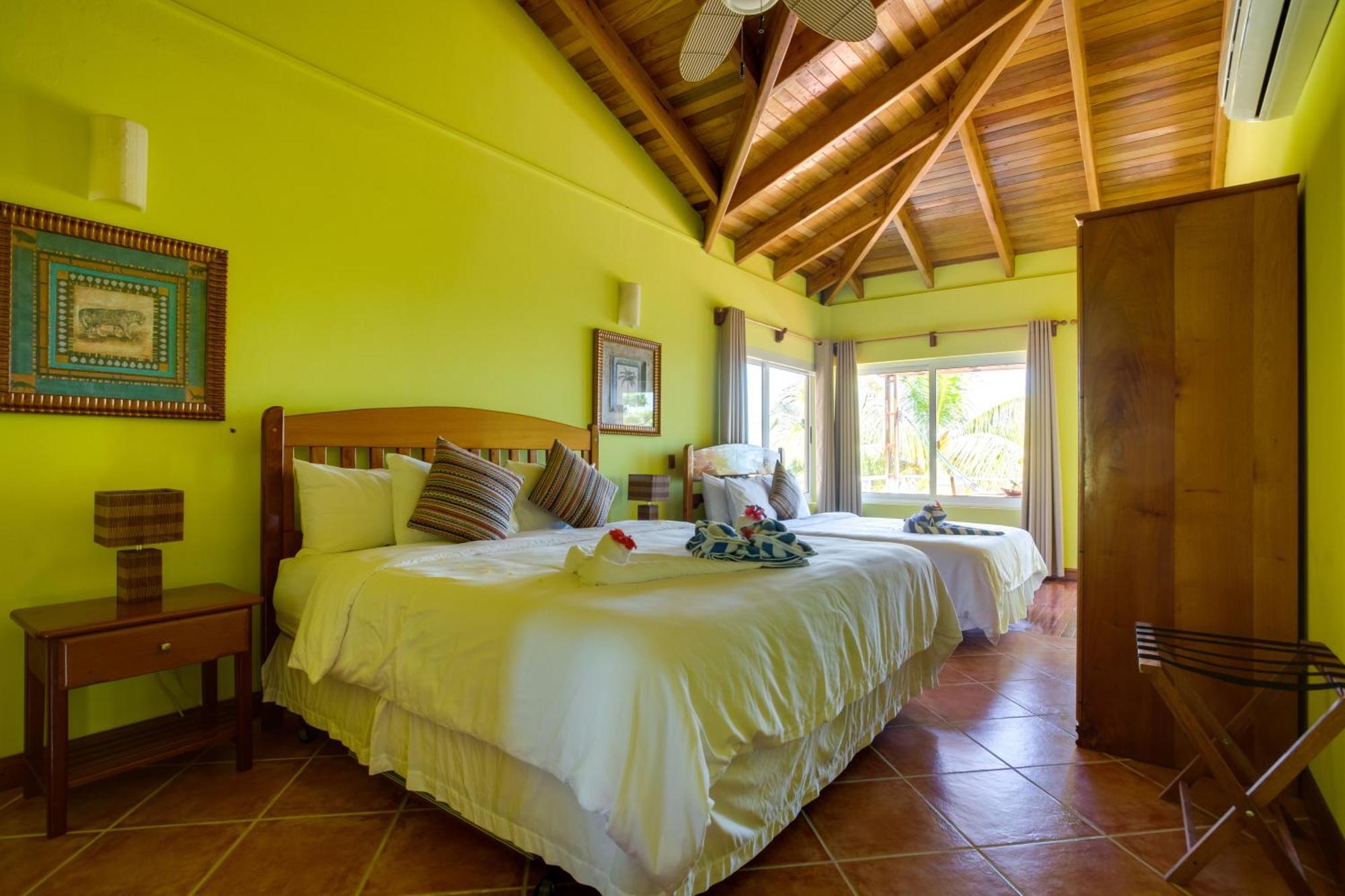 Laru Beya Resort Placencia Bagian luar foto