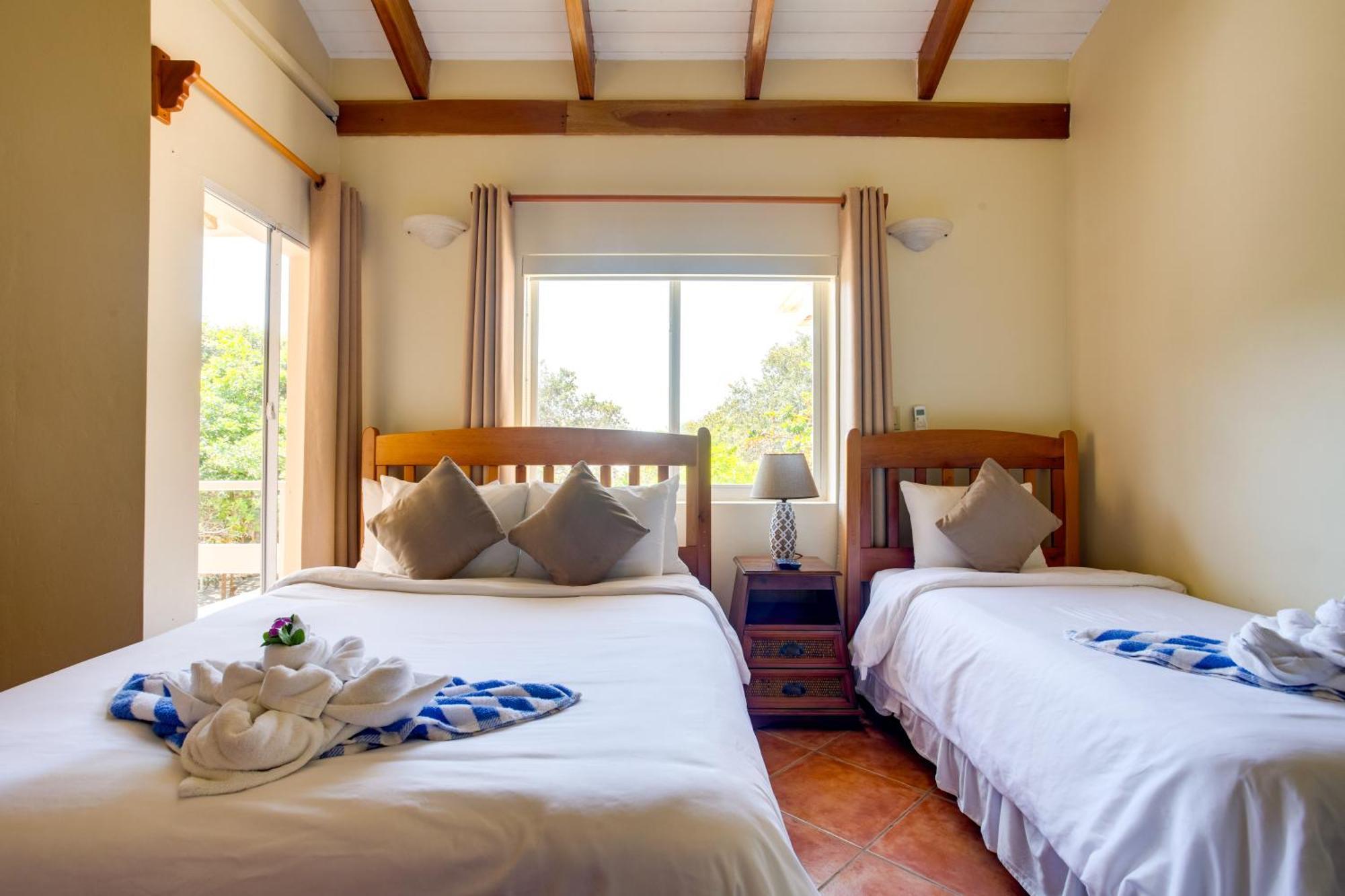 Laru Beya Resort Placencia Bagian luar foto