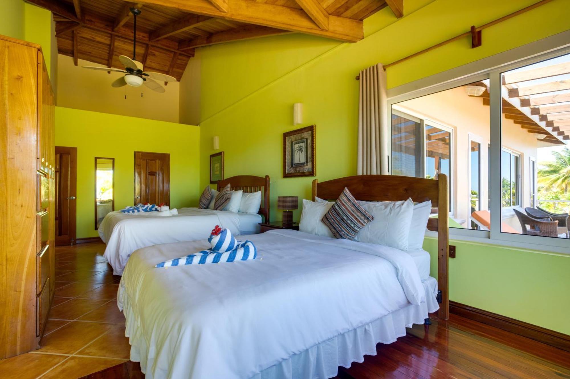 Laru Beya Resort Placencia Bagian luar foto